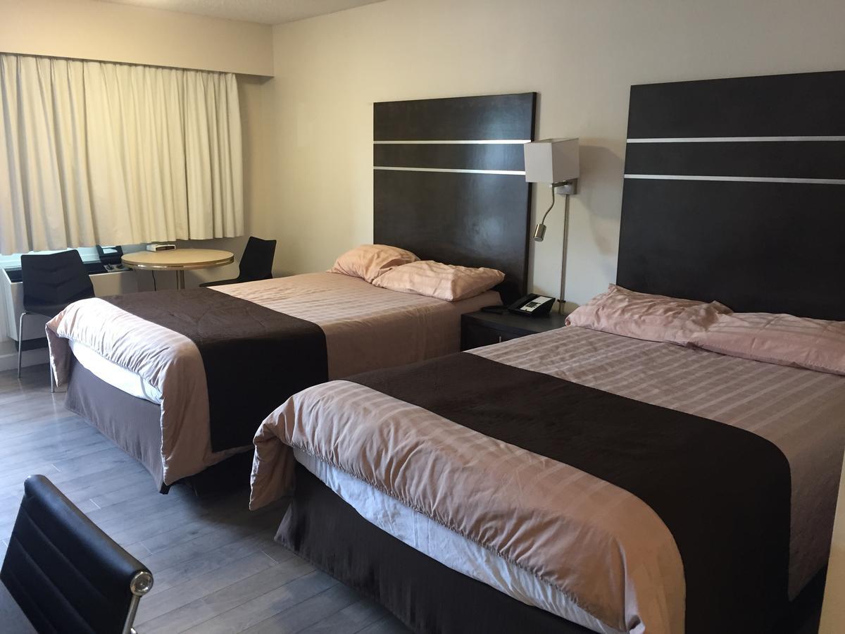 Bear Country Inn 테라스 외부 사진