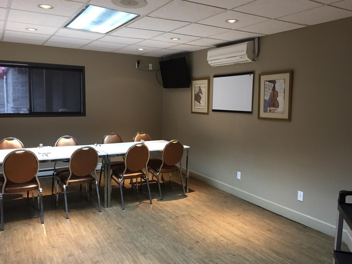 Bear Country Inn 테라스 외부 사진