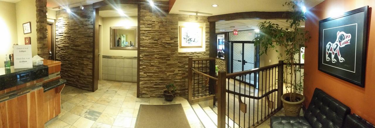 Bear Country Inn 테라스 외부 사진