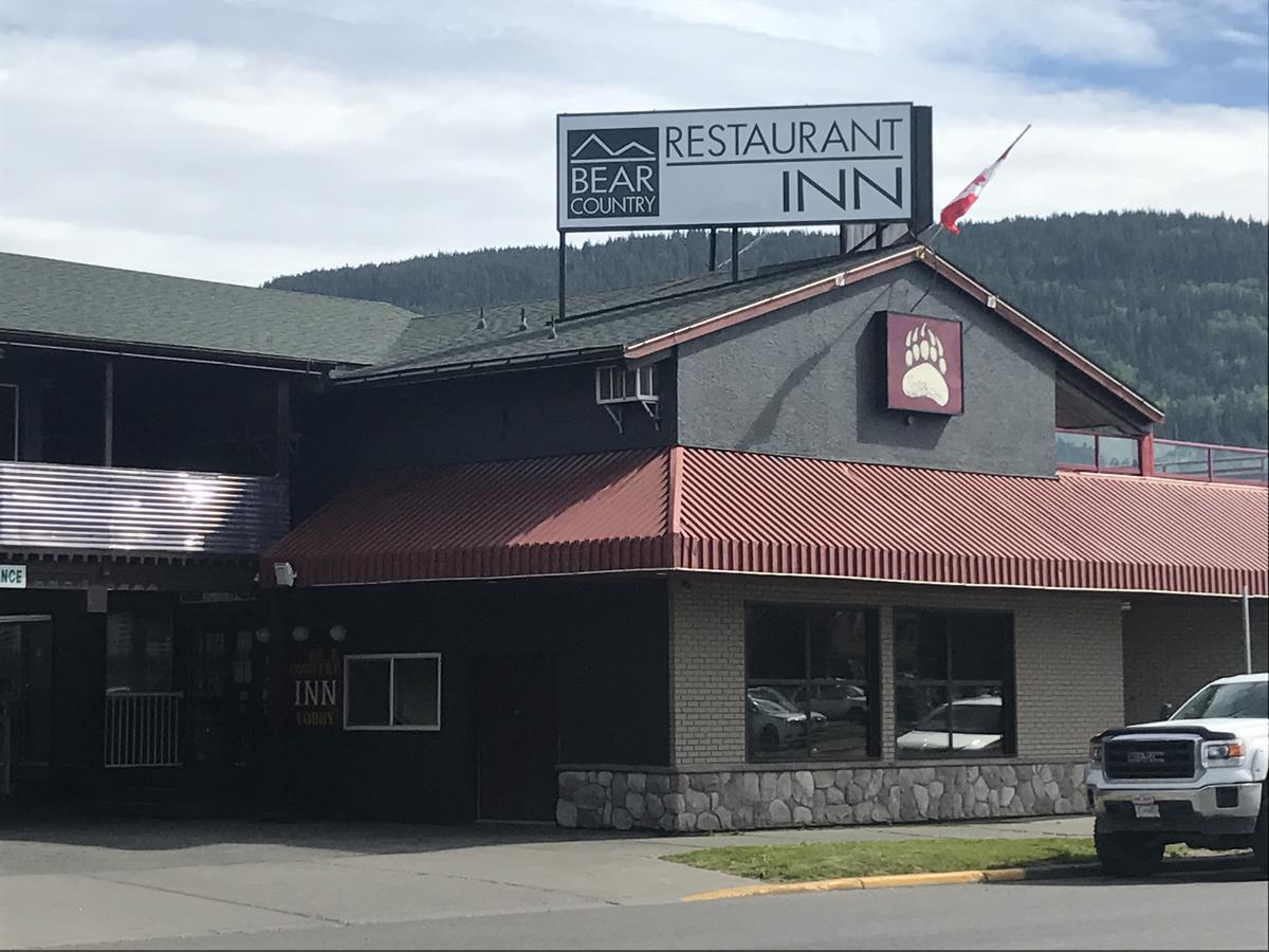 Bear Country Inn 테라스 외부 사진